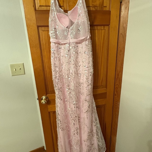 Dresses & Skirts - Elegant Pink Sequin Dress